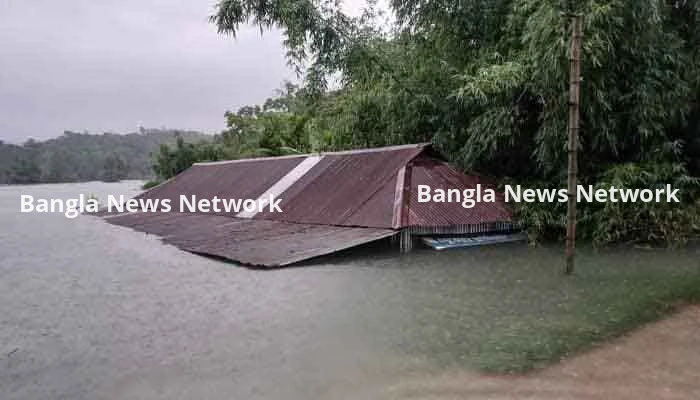 সিলেটে আকস্মিক বন্যায় পানিবন্দি ৩ লাখ মানুষ