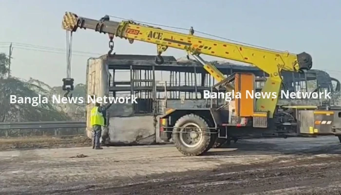 দিল্লি-আগ্রা এক্সপ্রেসওয়েতে ভয়াবহ সড়ক দুর্ঘটনায় নিহত ১৩, আহত ২৫