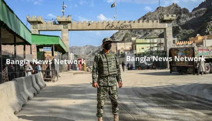 পাকিস্তানে সন্ত্রাসী হামলায় ১১ সেনা সদস্য নিহত