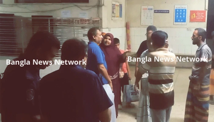চাঁপাইনবাবগঞ্জে গরুবোঝাই ভটভটি উল্টে বাবা-ছেলেসহ নিহত ৩, আহত ৮