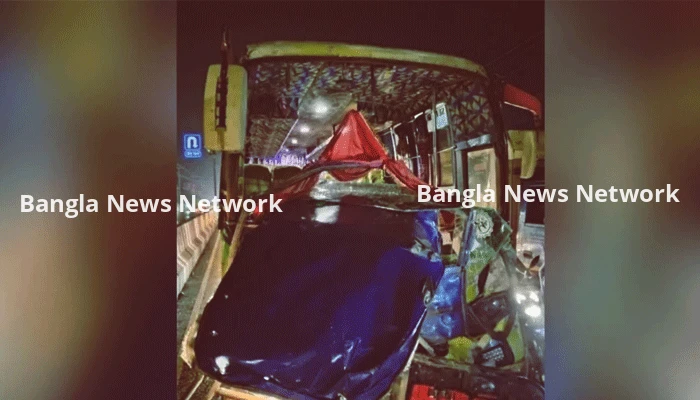 কুমিল্লায় যাত্রীবাহী বাস-অটোরিকশার মুখোমুখি সংঘর্ষে ৩ শ্রমিক নিহত