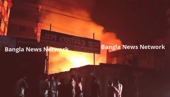 যশোরের কাঠপট্টিতে আগুনে ৩৫ দোকান ভস্মীভূত