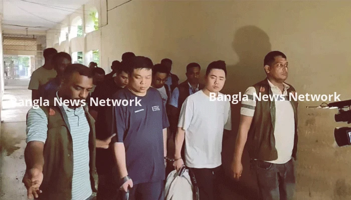 কক্সবাজারে দুই হাজার আইফোনসহ ৬ চীনা নাগরিক গ্রেপ্তার