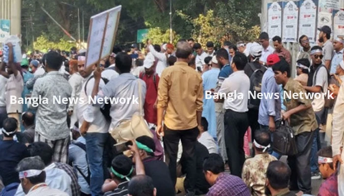 ৬৫ হাজার স্কুলে ক্লাস বন্ধ করে শিক্ষকদের কর্মবিরতি শুরু