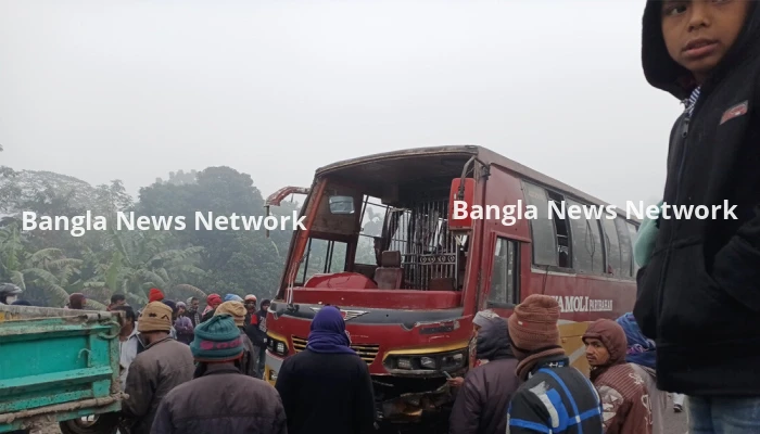 ঠাকুরগাঁওয়ে ঘন কুয়াশায় কোচ দুর্ঘটনায় আহত ৮