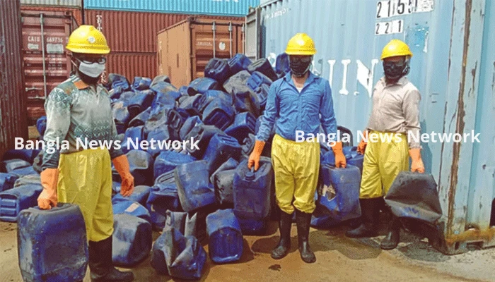 চট্টগ্রাম বন্দর থেকে সরছে বিপজ্জনক রাসায়নিকের ৯ কন্টেইনার, ধ্বংস করতে কোথায় নেওয়া হচ্ছে