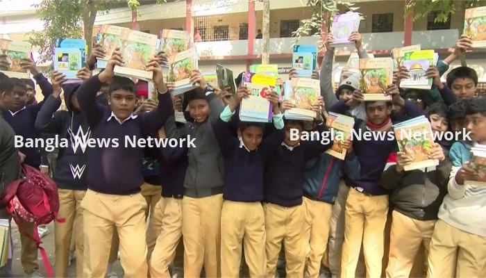রংপুরে আনুষ্ঠানিকতা না থাকলেও বই পেয়ে খুশি শিক্ষার্থীরা