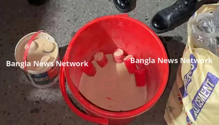 মোহাম্মদপুরে সেনা অভিযান, ৩২টি তাজা ককটেলসহ গ্রেফতার ৪