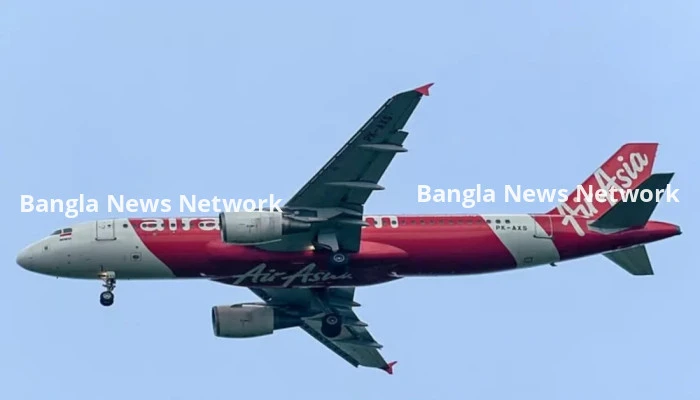 মাঝ আকাশে বিমানের ইমার্জেন্সি দরজা খোলার চেষ্টা, যাত্রী গ্রেপ্তার