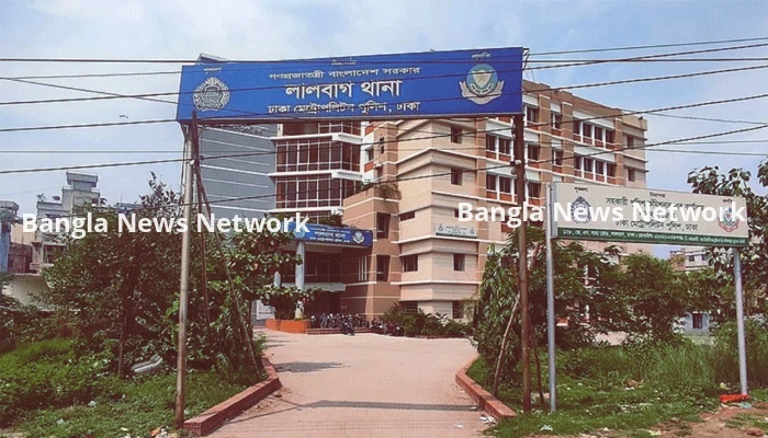 আজিমপুরে বাসে আগুন দেওয়ার চেষ্টা, হাতেনাতে আটক ১