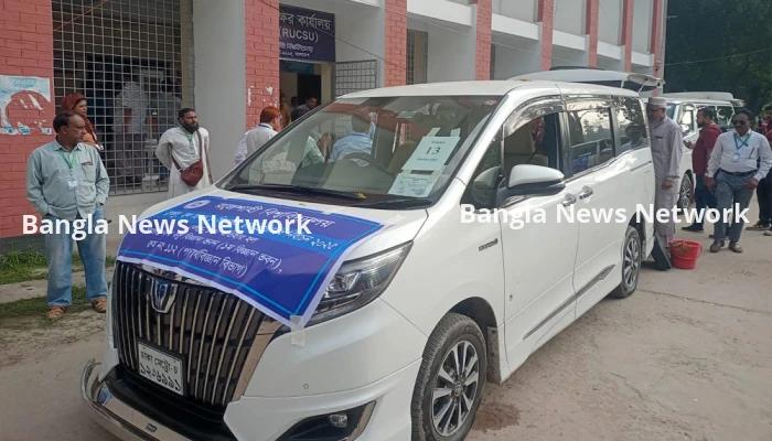 কড়া নিরাপত্তায় কেন্দ্রে কেন্দ্রে যাচ্ছে ব্যালট
