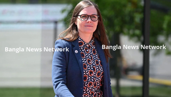 হাজারো নারীর সঙ্গে প্রধানমন্ত্রীও ধর্মঘটে