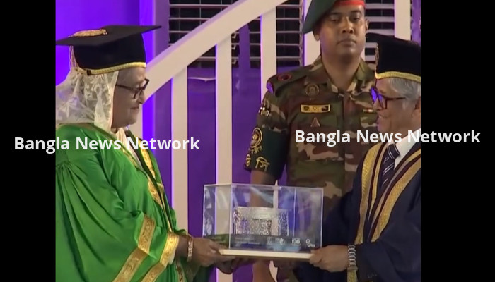 'ডক্টর অব লজ’ ডিগ্রি গ্রহণ করলেন শেখ হাসিনা