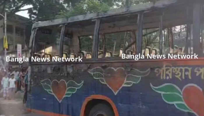 অবরোধের তৃতীয় দিনে উত্তরায় বাসে আগুন
