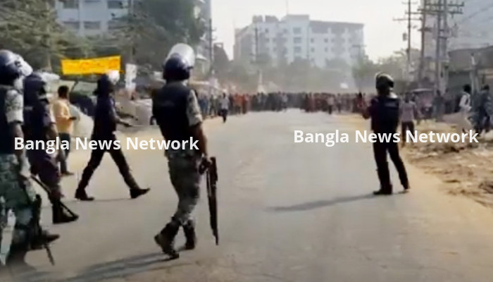 আশুলিয়ায় শ্রমিক পুলিশের সংঘর্ষ, এএসপিসহ আহত ৩