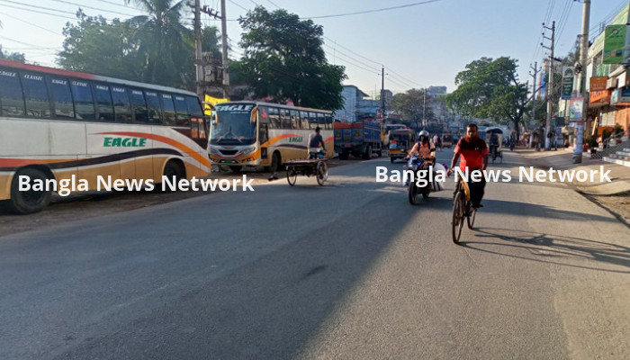 হরতালে থেমে নেই জীবনযাত্রা, লোকসানে পরিবহন মালিকরা