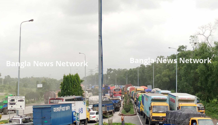 ঢাকা-টাঙ্গাইল মহাসড়কে যান চলাচল স্বাভাবিক