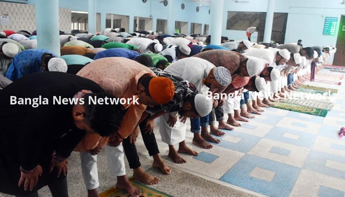 জাতীয় মসজিদে ঈদের ৫টি জামাত অনুষ্ঠিত