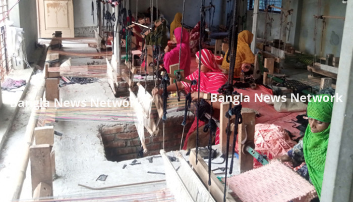 পাপোশ তৈরি করে সংসারে সচ্ছলতা এসেছে ২০০ পরিবারের