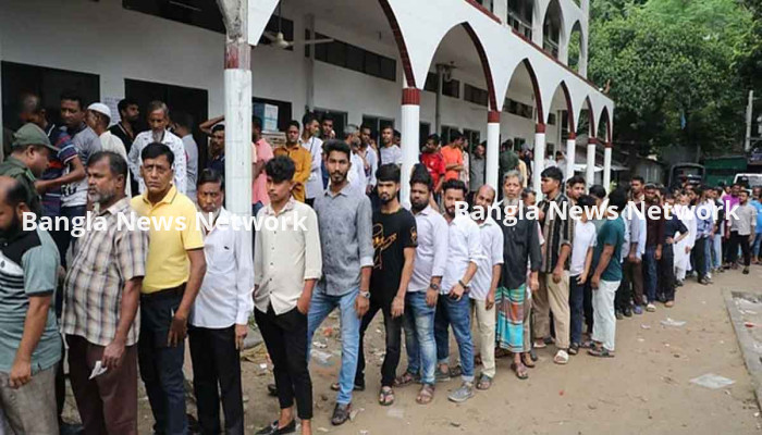 ঢাকা-১৭ আসনের উপ নির্বাচনের ভোট গ্রহণ শুরু