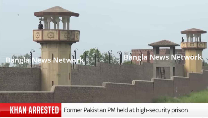 সাবেক প্রধানমন্ত্রী ইমরানের বিরুদ্ধে দুর্নীতির অভিযোগে তিন বছরের কারাদণ্ড