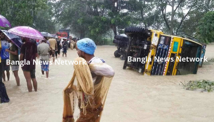 চট্টগ্রাম–কক্সবাজার মহাসড়ক ডুবে যাওয়ায় যান চলাচল বন্ধ