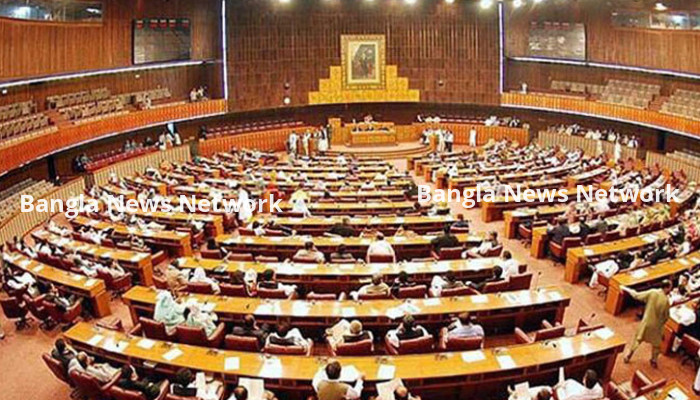 পাকিস্তানের পার্লামেন্ট ভেঙে দিলেন প্রেসিডেন্ট