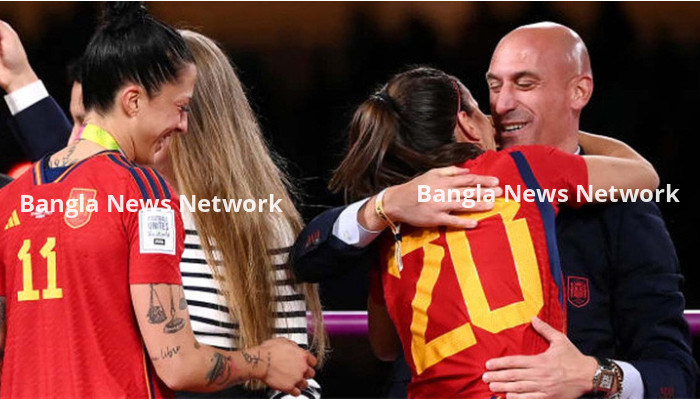 নারী ফুটবল বিশ্বকাপে চুমু-বিতর্ক, রুবিয়ালেসের শাস্তি দাবি হারমোসার