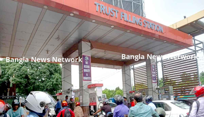 ধর্মঘট উপেক্ষা করে তেল সরবরাহ স্বাভাবিক