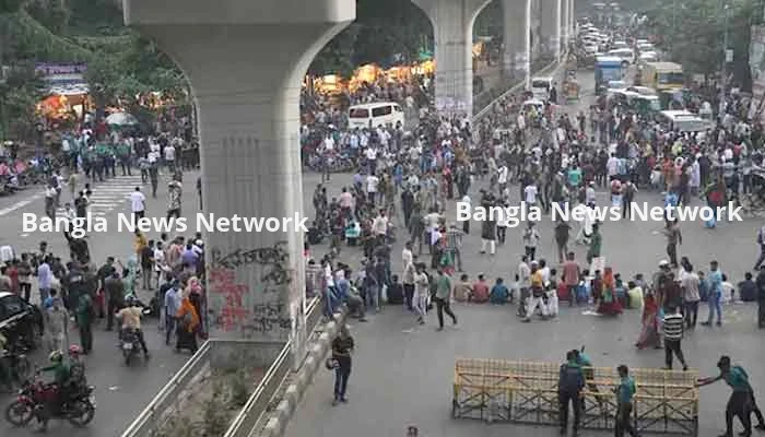 চাকরিতে প্রবেশের বয়সসীমা বাড়ানোর দাবিতে শাহবাগ মোড় অবরোধ