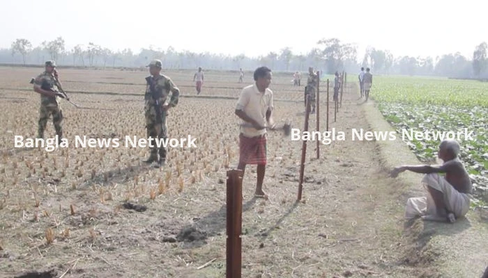 বিএসএফের কাঁটাতারের বেড়া: থমথমে চাঁপাইনবাবগঞ্জ সীমান্ত