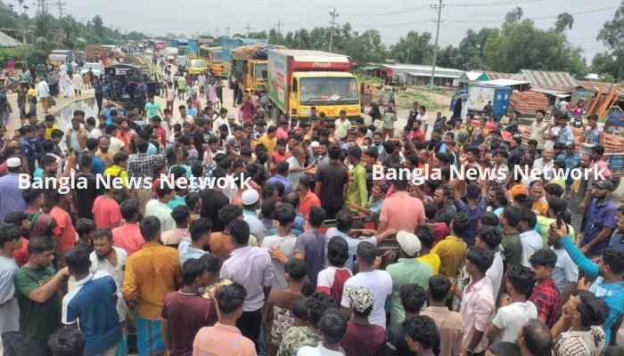 দুদিন ধরে চাঁপাইনবাবগঞ্জ-রাজশাহী রুটে বাস চলাচল বন্ধ, ভোগান্তি