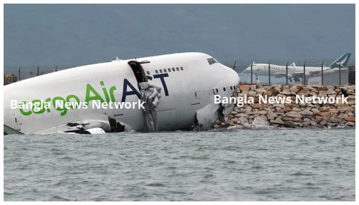 হংকংয়ে কার্গো বিমান ছিটকে সাগরে, নিহত ২