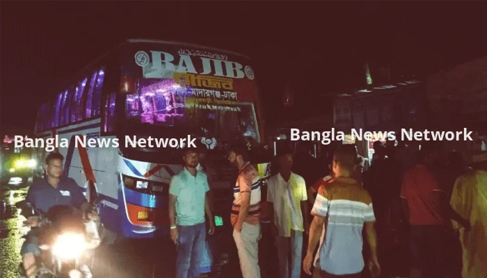মাদারগঞ্জে বাসচালককে মারধরের পর ছাত্রদল কর্মীকে কুপিয়ে জখম