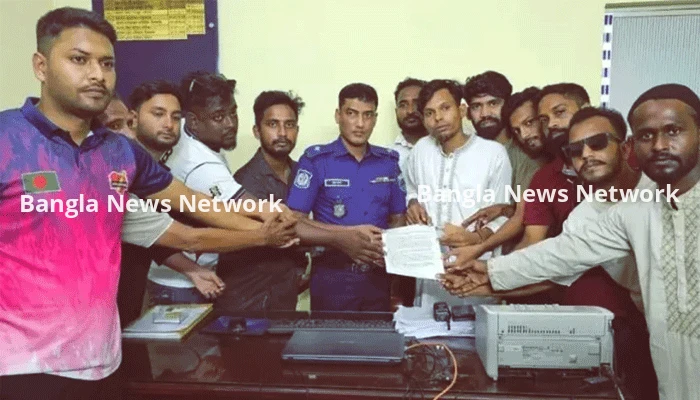 আমির হামজার মাহফিলে রাজনৈতিক বক্তব্য বন্ধে প্রশাসনকে ছাত্রদলের স্মারকলিপি
