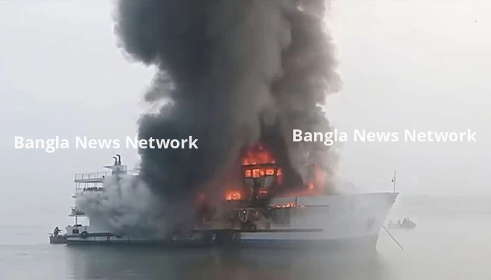 কক্সবাজারে সেন্টমার্টিনগামী জাহাজে আগুন, নিহত ১