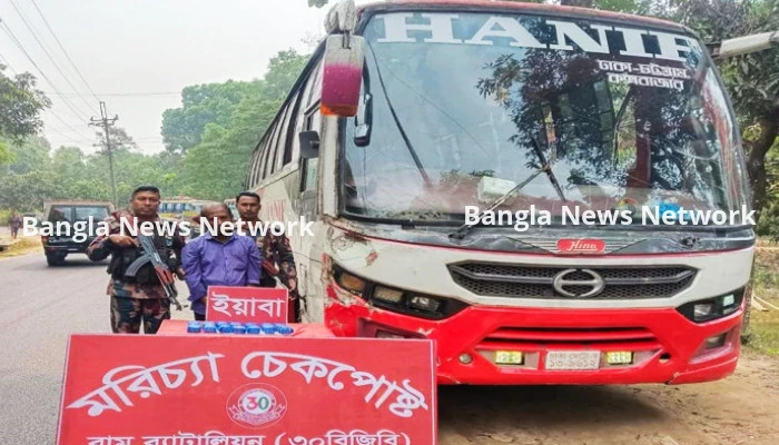 উখিয়ায় ইয়াবা-বাসসহ চালক আটক