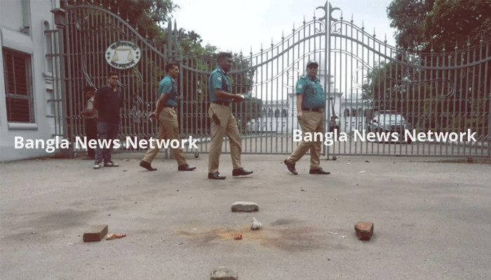 আওয়ামী লীগের ৭ শীর্ষ নেতার মৃত্যুদণ্ড, সুপ্রিম কোর্টের সামনে ককটেল বিস্ফোরণ