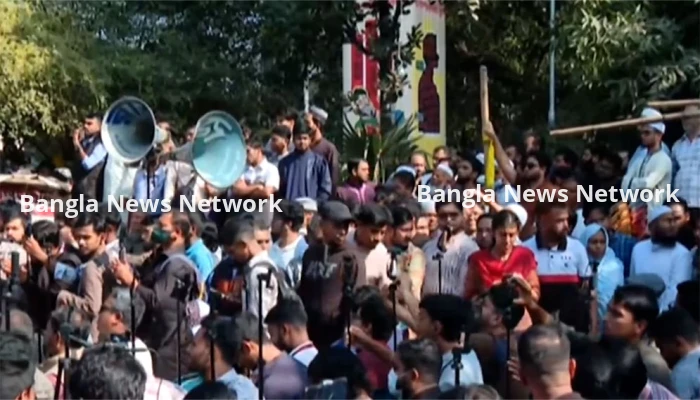 হাদির গুলিবিদ্ধের ঘটনায় রাজধানীতে বিক্ষোভ ও প্রতিবাদ সমাবেশ ইনকিলাব মঞ্চের