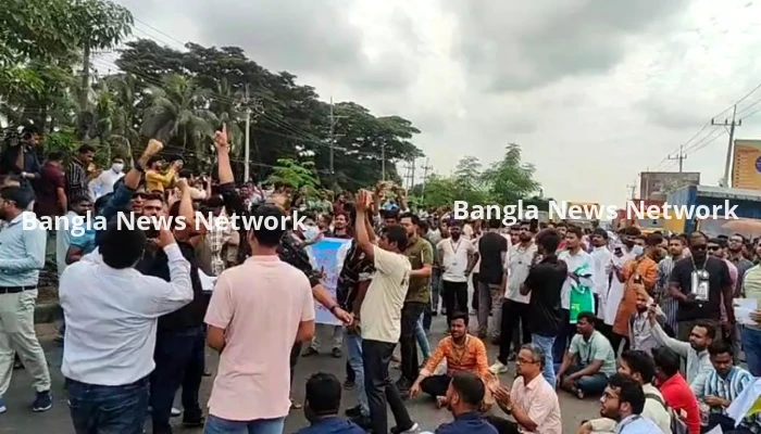 ইসলামী ব্যাংক কর্মকর্তাদের ঢাকা-চট্টগ্রাম মহাসড়ক অবরোধ
