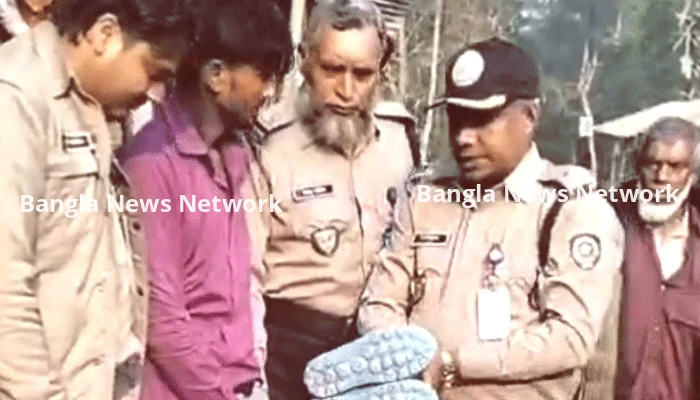 জুতার ভেতরে ইয়াবা লুকিয়ে রাখা মাদক কারবারি গ্রেপ্তার