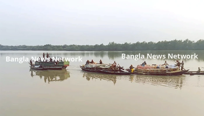 বনদস্যু আতঙ্কে সুন্দরবনে কমছে মৌয়াল, হুমকিতে মধু আহরণ