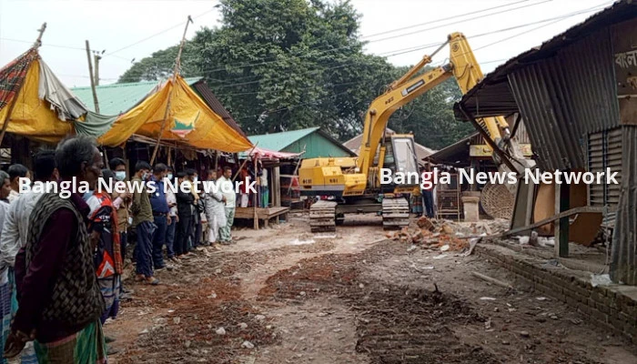 মুন্সিগঞ্জের গজারিয়ায় বিভিন্ন অবৈধ স্থাপনা উচ্ছেদ