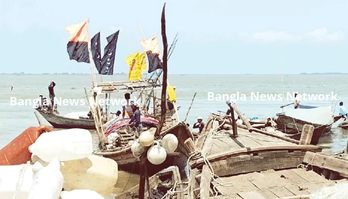 ভরা মৌসুমেও মিলছে না কাঙ্ক্ষিত ইলিশ, দুশ্চিন্তায় ভোলার জেলেপাড়ার মানুষ