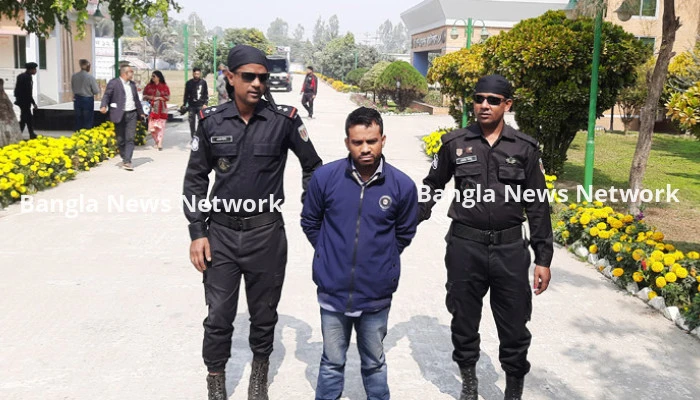 সংসদ সদস্যর পাজেরো গাড়িসহ ফেন্সিডিল ব্যবসায়ী আটক