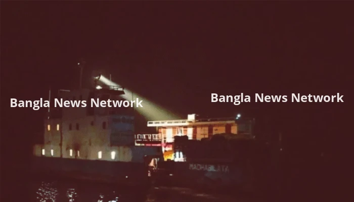 কালবৈশাখী ঝড়ে দৌলতদিয়া-পাটুরিয়া নৌরুটে ফেরি চলাচল বন্ধ