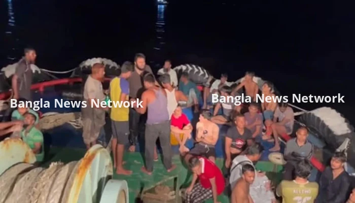 কুতুবদিয়ায় জাহাজে আগুন, ৩১ জনকে জীবিত উদ্ধার