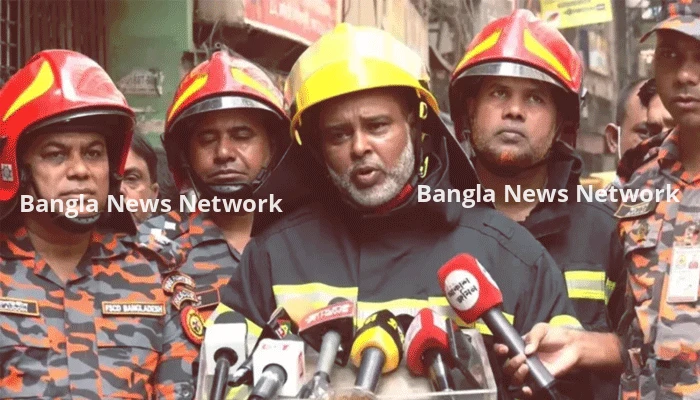 চকবাজারে ফের আগুনের আশঙ্কায় পানি দেয়া অব্যাহত: ফায়ার সার্ভিস