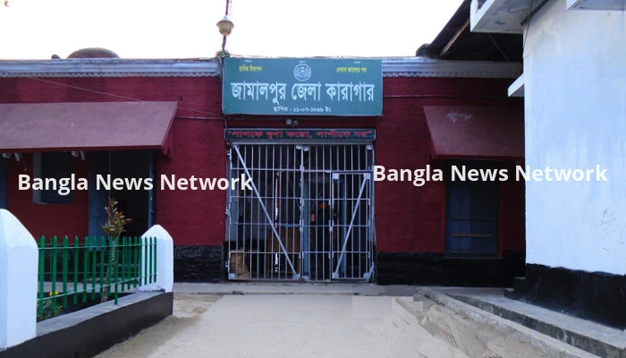জামালপুর জেলা কারাগারে চলছে গোলাগুলি