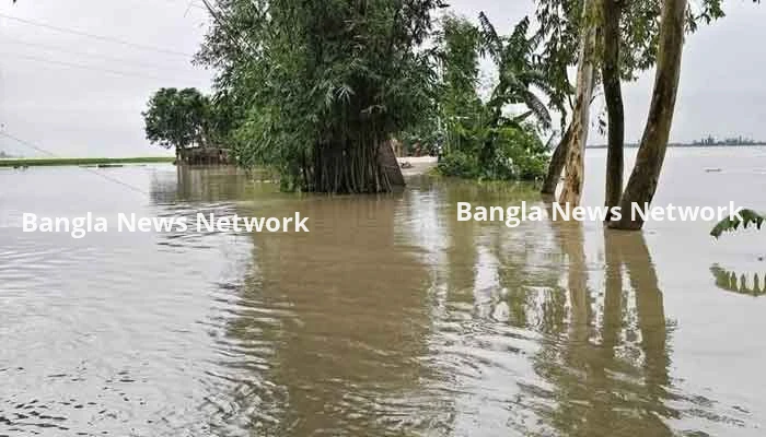 চাঁপাইনবাবগঞ্জে বন্যার পরিস্থিতি অবনতি, হাজার হাজার মানুষ পানিবন্দী